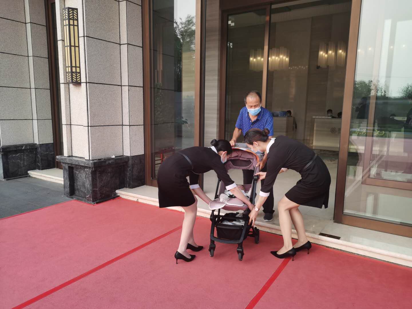 ��ʢ��I(y��)9�·���(w��)С���¾��ʼ��\